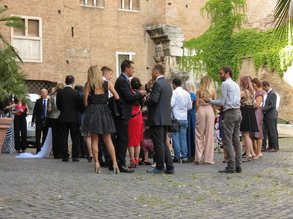 Rom Italien Juli 2016 Elegant Gekleidete Menschen Bei Einer Hochzeit — Stockfoto