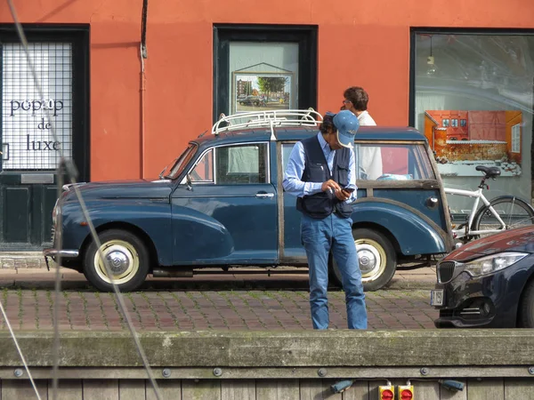 Copenhagen Dinamarca Circa Agosto 2017 Calle Junto Canal Con Coche — Foto de Stock