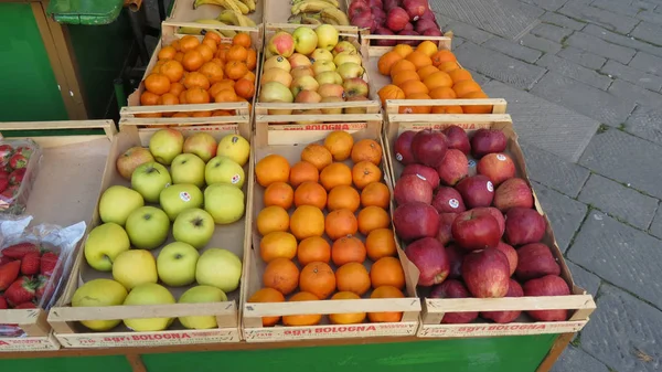 Siena Itália Circa Abril 2016 Frutas Exposição Balcão Uma Loja — Fotografia de Stock