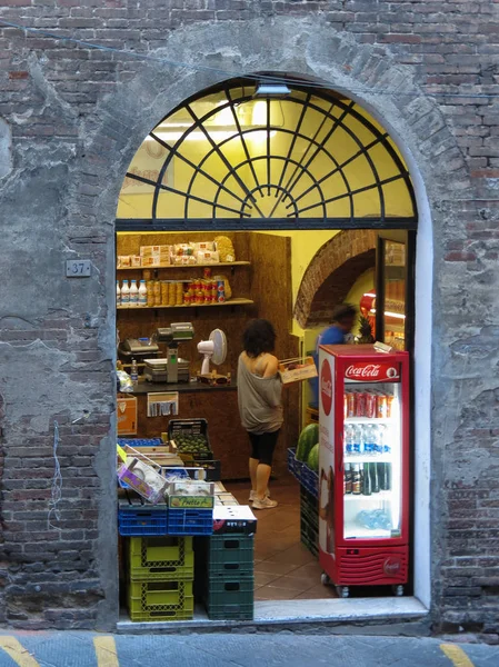 Siena Italia Circa Julio 2016 Tienda Comestibles Verde —  Fotos de Stock