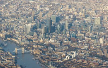 Londra şehir merkezine üzerinde gökyüzünde uçan bir uçaktan havadan görünümü