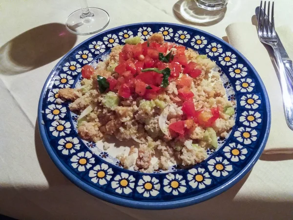 Salad Musim Panas Tradisional Dengan Roti Khas Florence Dan Tuscany — Stok Foto