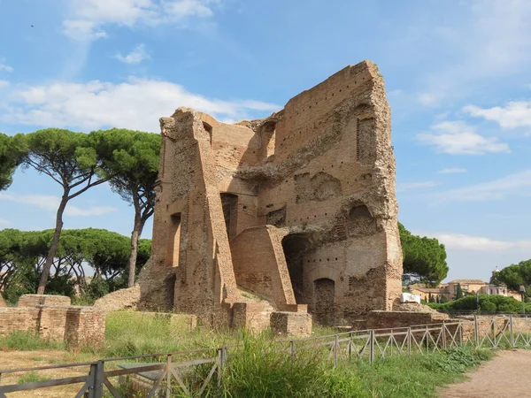 古代ローマのローマのパラティーノの丘の遺跡します — ストック写真