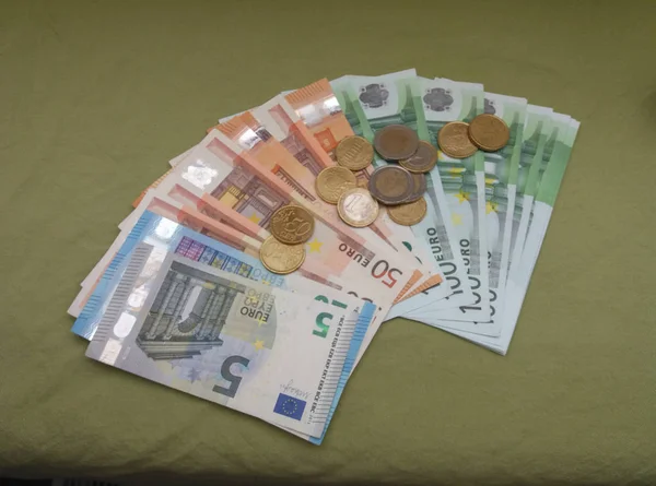 ユーロ紙幣と硬貨のお金 ユーロ 欧州連合の通貨 — ストック写真