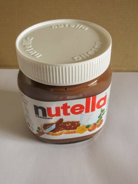 Roma, İtalya - Şubat 2015 yaklaşık: Nutella kavanozu Ferrero Nutella en iyi bilinen İtalyan ürünleri için birkaç on yıl dünya çapında biri olmuştur