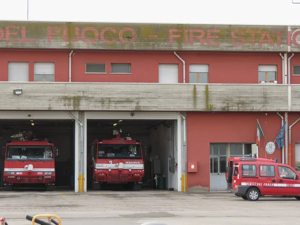 Bologna Itália Circa Novembro 2014 Quartel Dos Bombeiros Com Caminhões — Fotografia de Stock