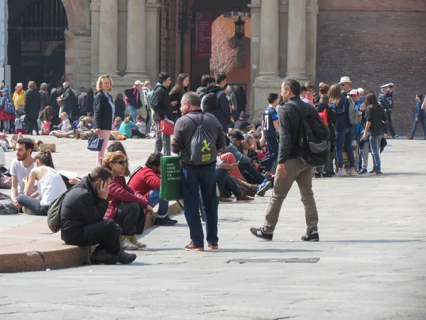 Bologna Italia Circa Abril 2018 Estudiantes Sentados Paseando Por Distrito — Foto de Stock