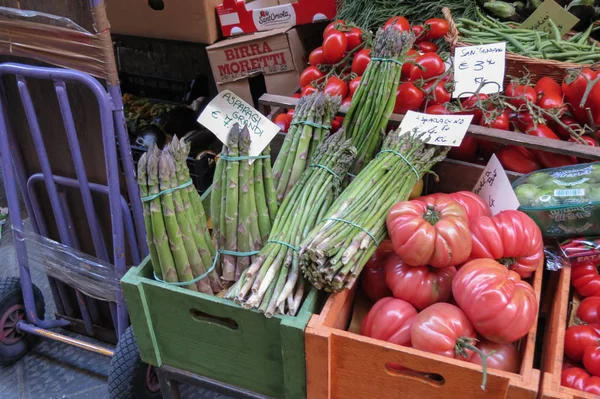 Florencie Itálie Cca Dubna 2016 Ovoce Zelenina Displeji Pultu Prodejny — Stock fotografie