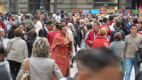 Viena Austria Circa Abril 2016 Multitud Paseando Por Centro Ciudad — Foto de Stock