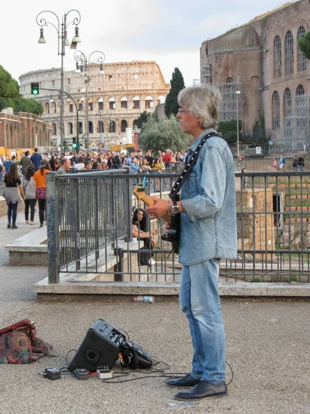 Rome Italy Circa October 2018 Unidentified Guitarist Performing Ruins Roman — Stock Photo, Image