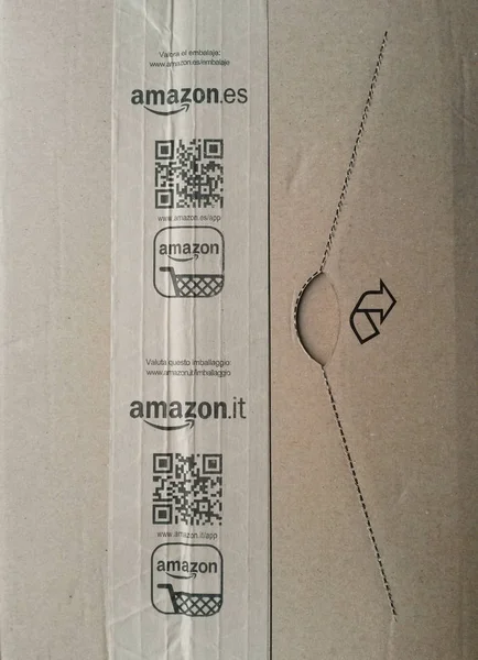 2015 접착제 테이프에 아마존 로고와 — 스톡 사진