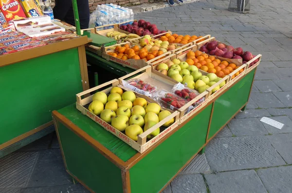 Siena Itália Circa Abril 2016 Frutas Exposição Balcão Uma Loja — Fotografia de Stock