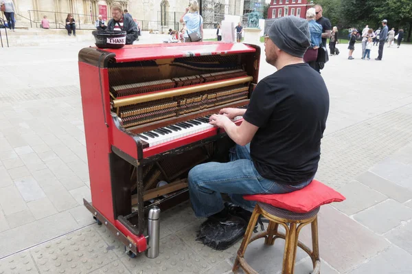 York Augusti 2015 Karl Mullen Street Pianospelare Utför Som Vanligt — Stockfoto