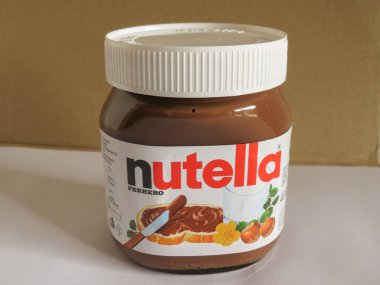 Roma, İtalya - Şubat 2015 yaklaşık: Nutella kavanozu Ferrero Nutella en iyi bilinen İtalyan ürünleri için birkaç on yıl dünya çapında biri olmuştur