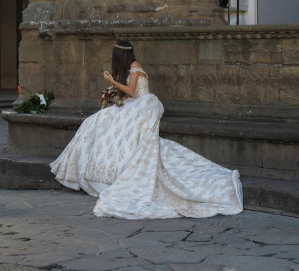 Florença Itália Circa Outubro 2018 Noiva Vestido Noiva Posando Para — Fotografia de Stock