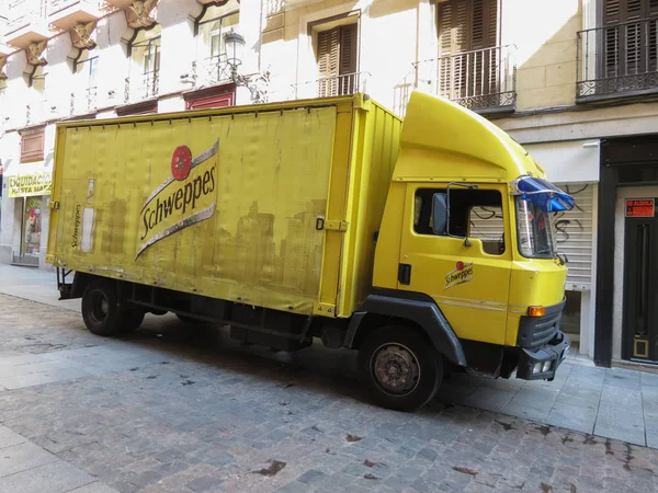 Madrid Spanien Circa Juni 2015 Schweppes Van Parkerad Gata Stadens — Stockfoto