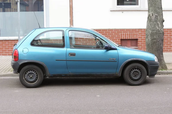 Koethen Alemanha Circa Março 2016 Balanço Azul Opel Corsa Estacionado — Fotografia de Stock