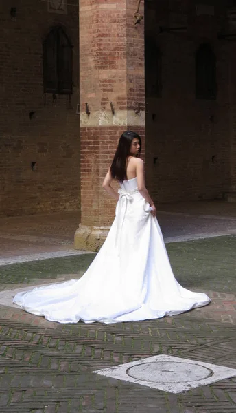 Siena Itália Circa Abril 2016 Noiva Asiática Posando Para Seu — Fotografia de Stock