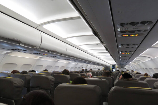ВЕНЕШТАТ, АУСТРИЯ - CIRCA OCTO 2015: кресла в самолетах полезны как туристическая концепция
