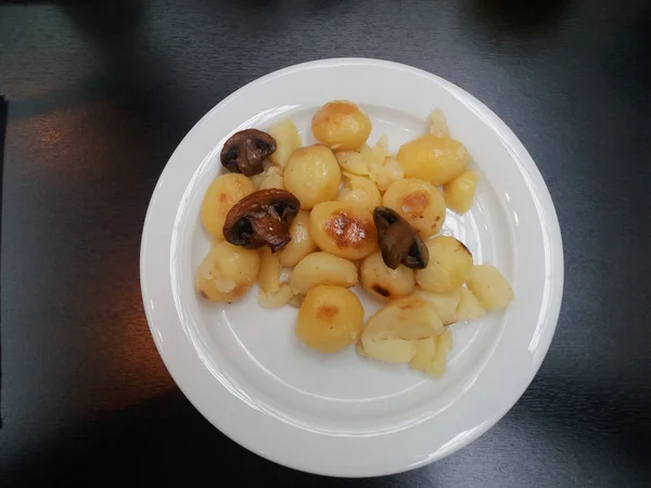 Vegan Engels Ontbijt Met Geroosterde Aardappelen Paddestoelen — Stockfoto