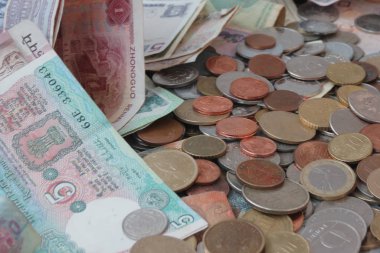 Avrupa'dan, özellikle de Euro sikke ve diğer ülkeler Macaristan, Sırbistan, Hindistan gibi karışık para birimi