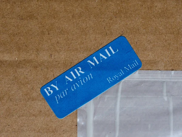 ロンドン イギリス 2017 航空便 Avion 英語とフランス語で書かれたロイヤル メール国際郵便タグでタグ — ストック写真