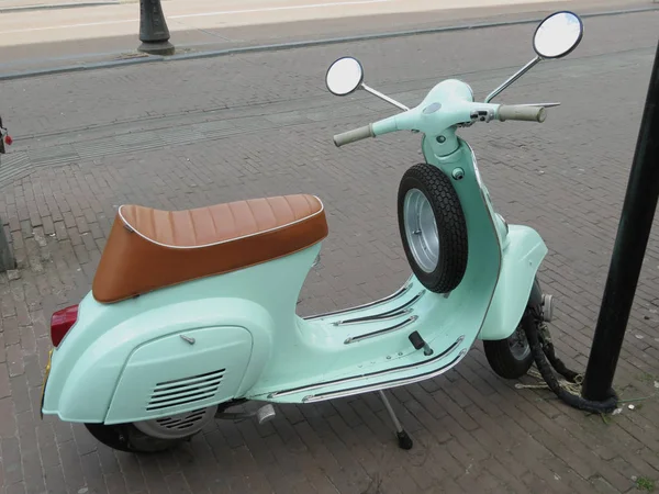 Italiaanse Vespa scooter — Stockfoto