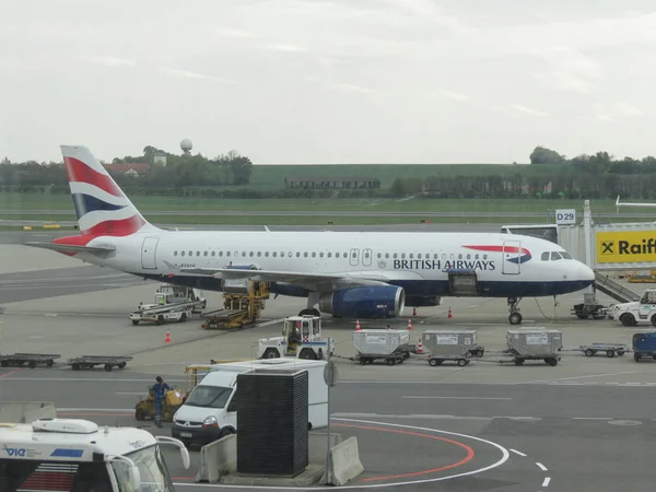 British Airways Airbus A320-232 parked in Vienna Schwechat — Stock Photo, Image