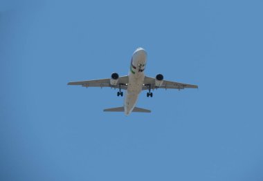 Lizbon 'da hava Portekiz Airbus A320 uçan dokunun