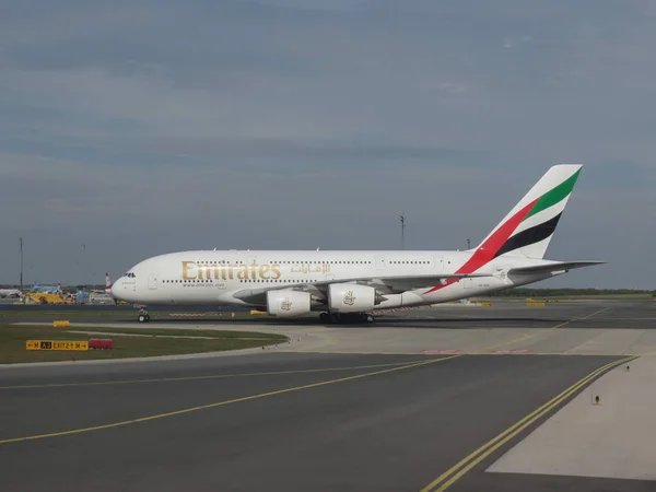 Airbus A380 des compagnies aériennes Emirates à Vienne Schwechat — Photo