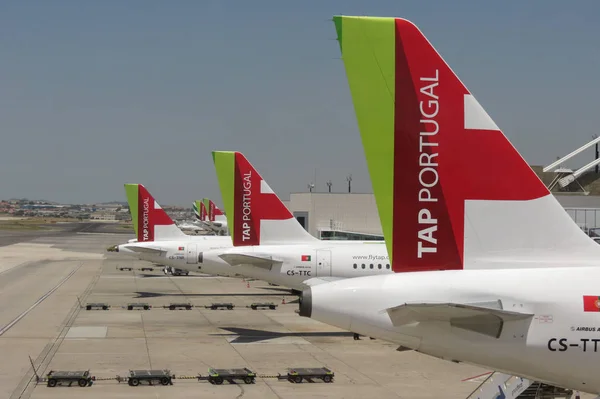 TAP Air Portugal Airbus A319 estacionado en Lisboa —  Fotos de Stock