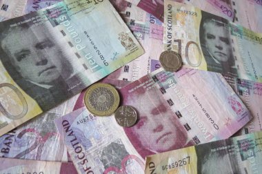 İskoç Lirası banknot ve madeni paraların