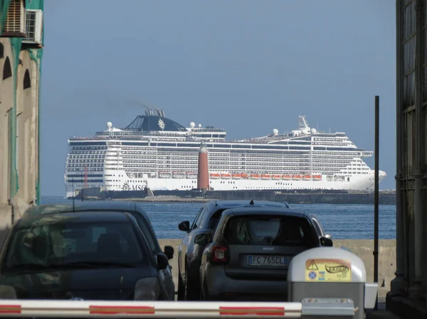 MSC Bellissima en Nápoles — Foto de Stock