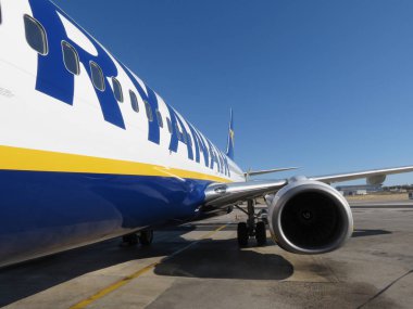 Ryanair Boeing 737-800 Valletta 'da yatılı
