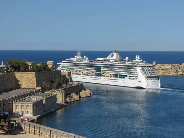 Royal Caribbean 's Jewel of the Seas cruise ship — стоковое фото