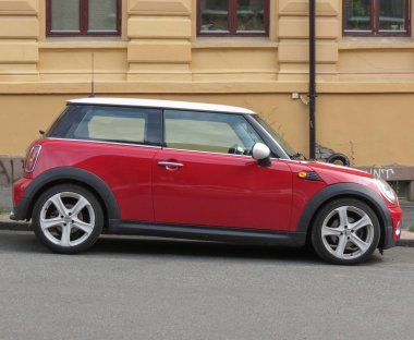Oslo'da Kırmızı Mini Cooper