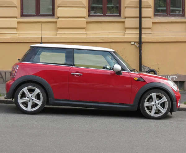 Mini Cooper rouge à Oslo — Photo