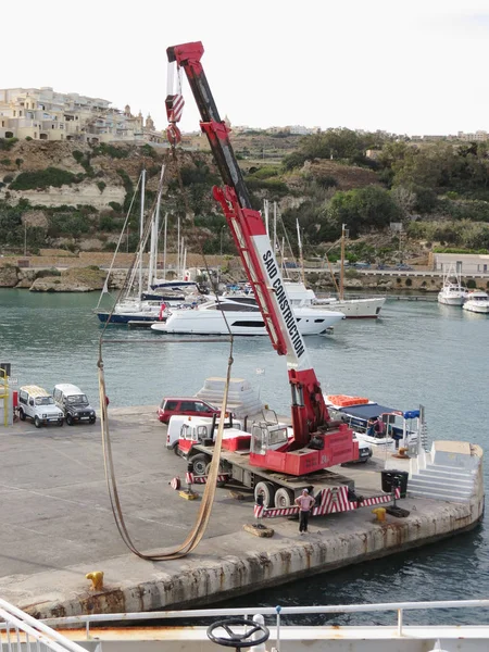 Gozo limanında vinç, Malta