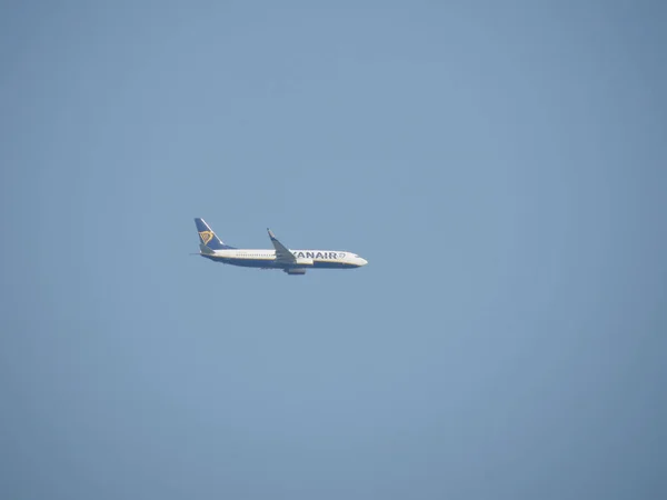 Vuelo de RyanAir Boeing 737-800 en Roma — Foto de Stock