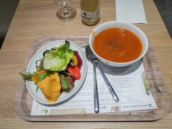 Tomato soup bowl and vegan vegetable side dish — Stock Photo, Image