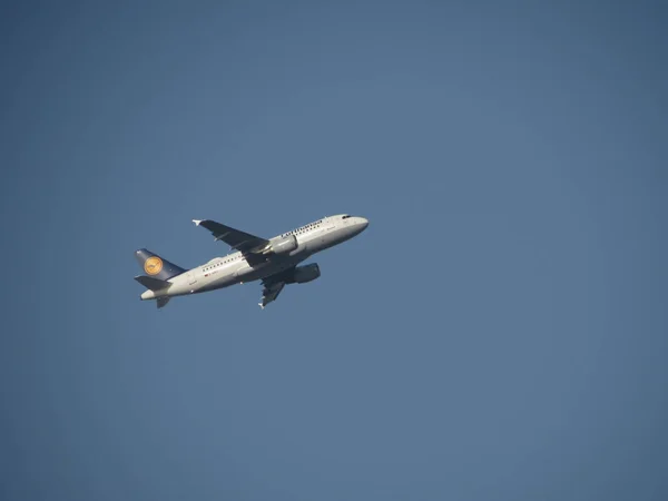 Lufthansa Airbus A319 despegando en Nápoles — Foto de Stock