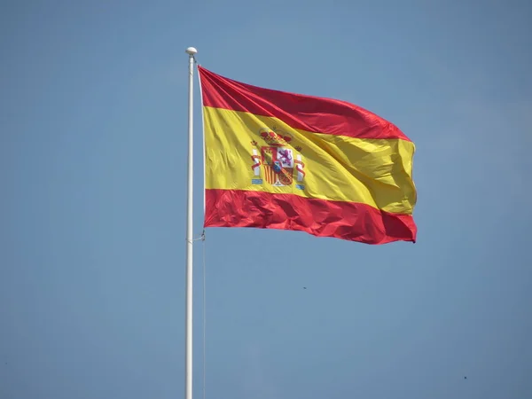 漂浮的西班牙国旗 — 图库照片