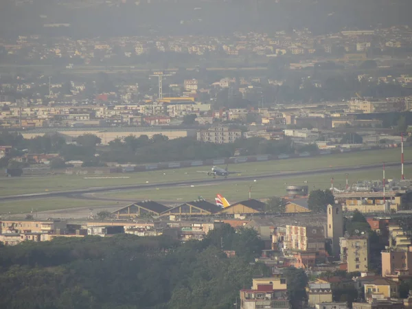 汉莎航空空客A319在那不勒斯起飞 — 图库照片