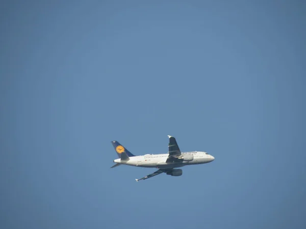 Lufthansa Airbus A319 despegando en Nápoles — Foto de Stock