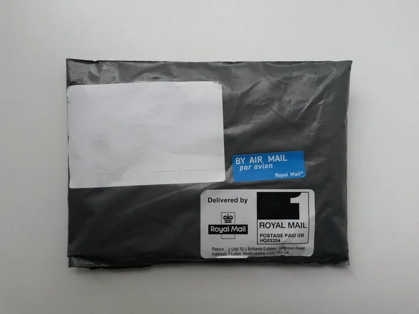 Black packet parcel in Luton — Stock Photo, Image