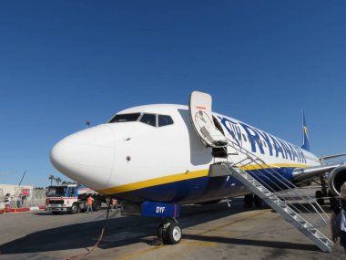 Ryanair Boeing 737-800 Valletta 'da yatılı