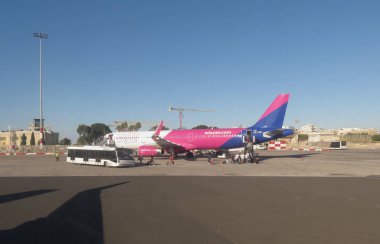 Valletta Wizzair Airbus A321 biniş