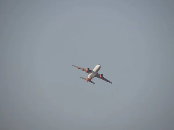 EasyJet Airbus A320 despegando en Nápoles — Foto de Stock