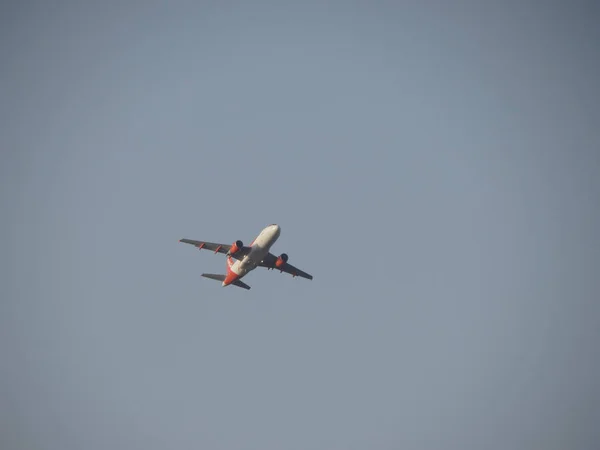 EasyJet Airbus A320 despegando en Nápoles — Foto de Stock