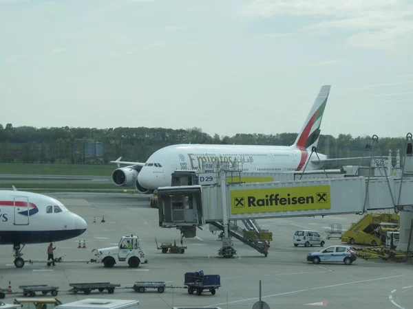 Airbus A380 des compagnies aériennes Emirates à Vienne Schwechat — Photo